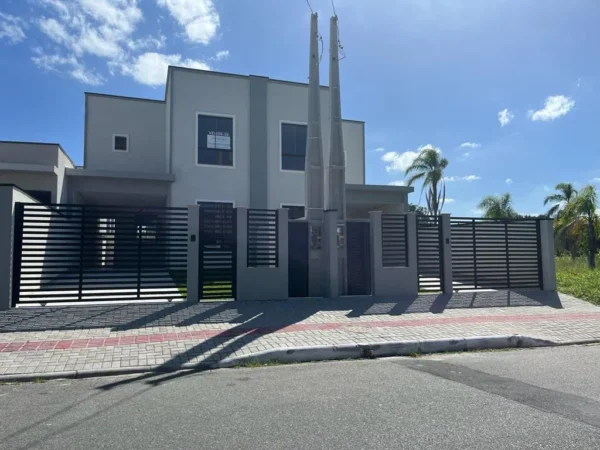 Residência sofisticada no Residencial Versailles