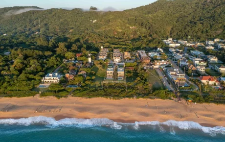 Casa Frente Mar à Venda no Estaleiro