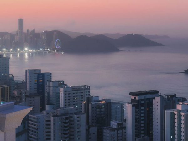 Venda de apto no Gales Village em Balneário Camboriú